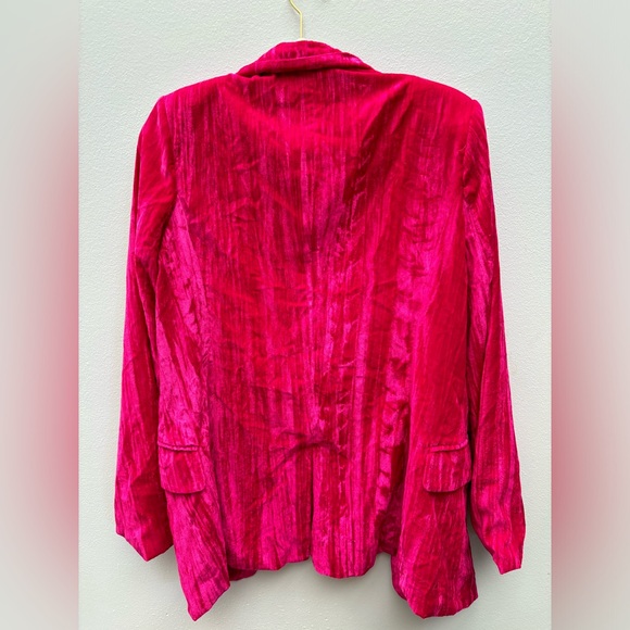 Fuchsia crushed velvet blazer with removable shoulder pads - Picture 4 of 4